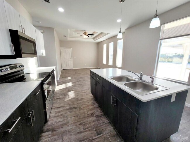 Building Photo - 14 Lore Dr