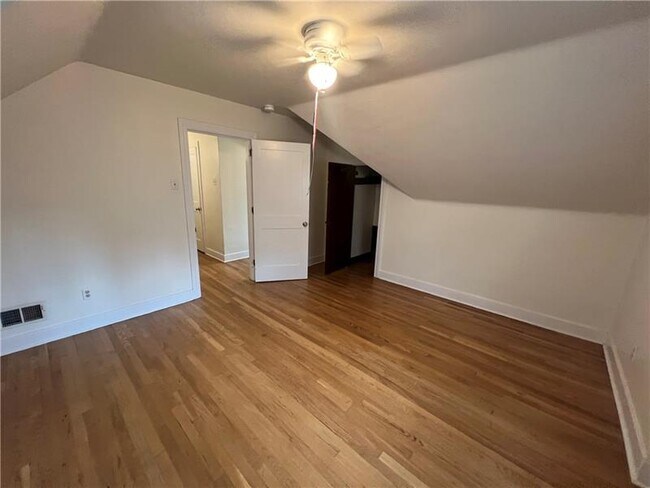 Building Photo - 127 Westland Dr