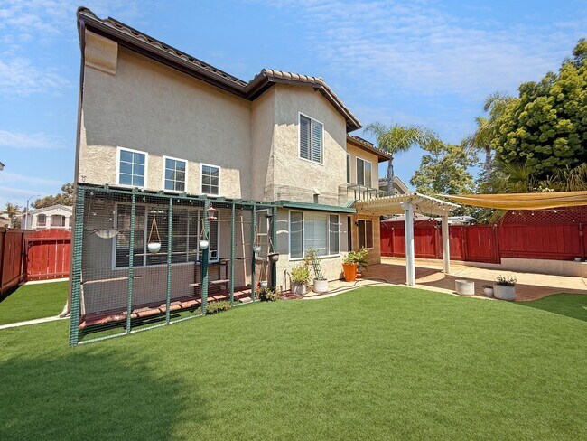 Building Photo - Beautiful 4BR + Office / 3BA Home in Prime...