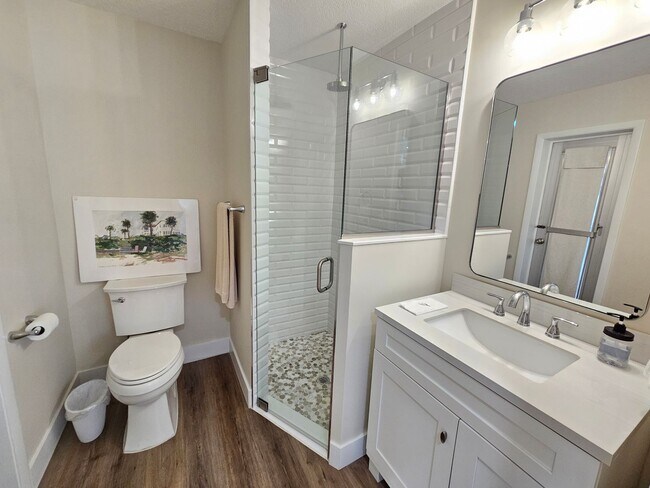 Building Photo - Annual Rental or 6+ month option - FURNISHED HEATED POOL HOME. Gorgeous 3 Bedroom, 3 Bath, 2 Car ...