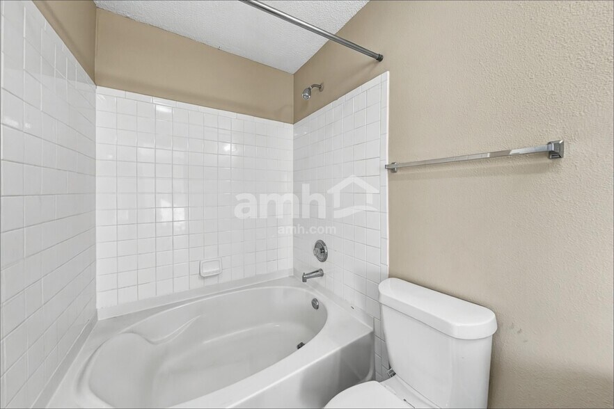 Building Photo - 6711 Earlswood Dr