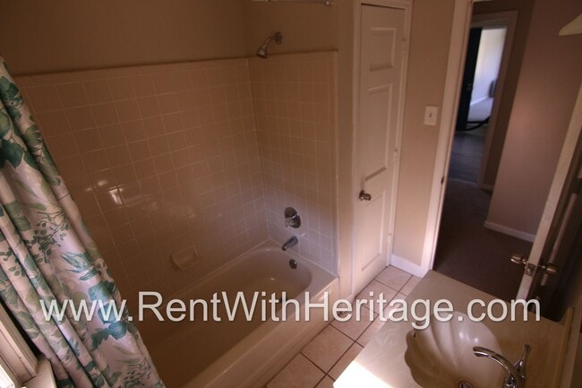Building Photo - Charming Newly Renovated 3bd/ 2ba/ Gorgeou...