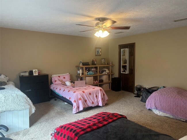 Building Photo - 9948 Twin Shores Dr