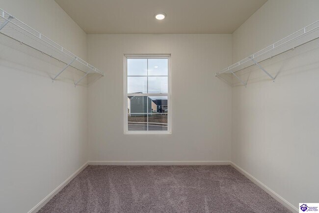 Building Photo - 557 Pinehurst Dr