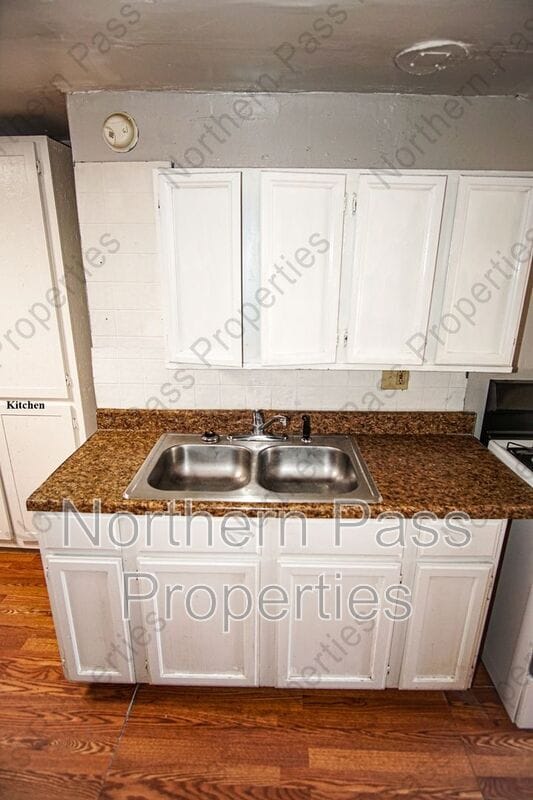 Building Photo - 7161 Dale Rd