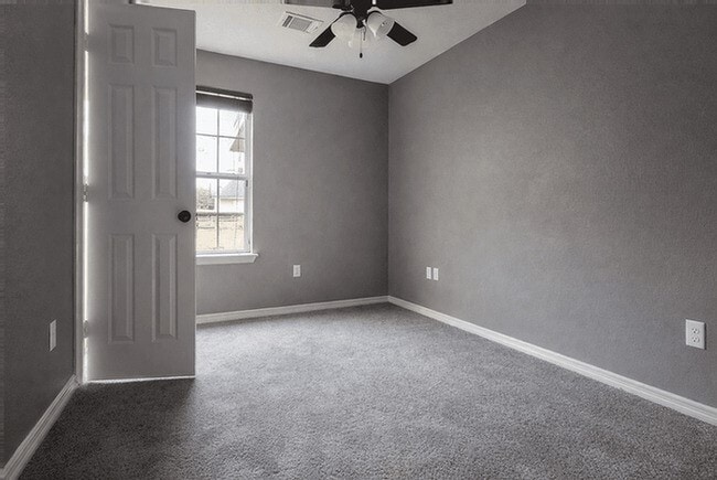 Building Photo - 2518 Staples St