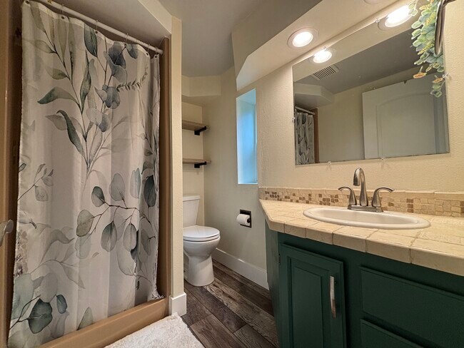 Building Photo - 8582 Long Lake Rd SE