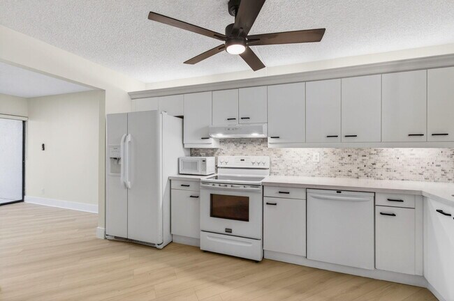 Building Photo - 5900 Camino Del Sol