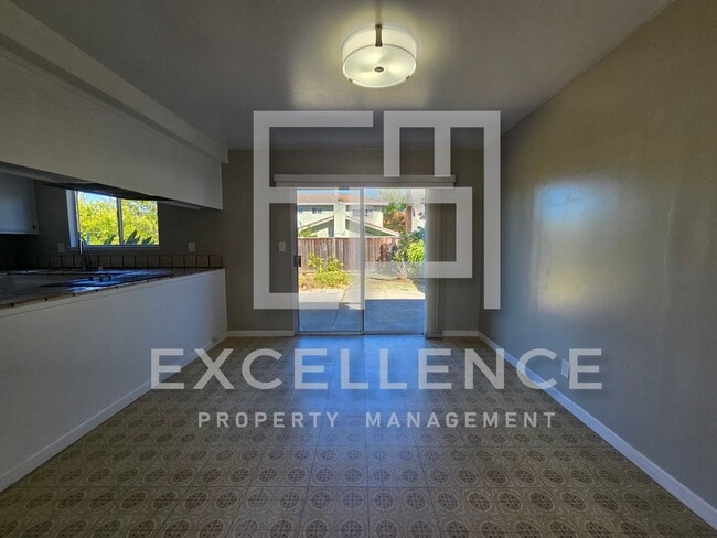 Building Photo - 2 Story 4/2 + Office, Hwf, Pets Negotiable...