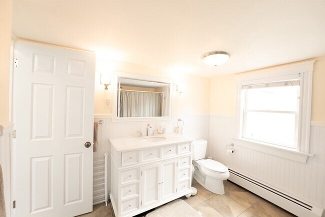 Building Photo - 45 Mystic St