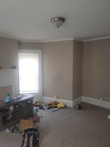 Building Photo - 232 Elm St