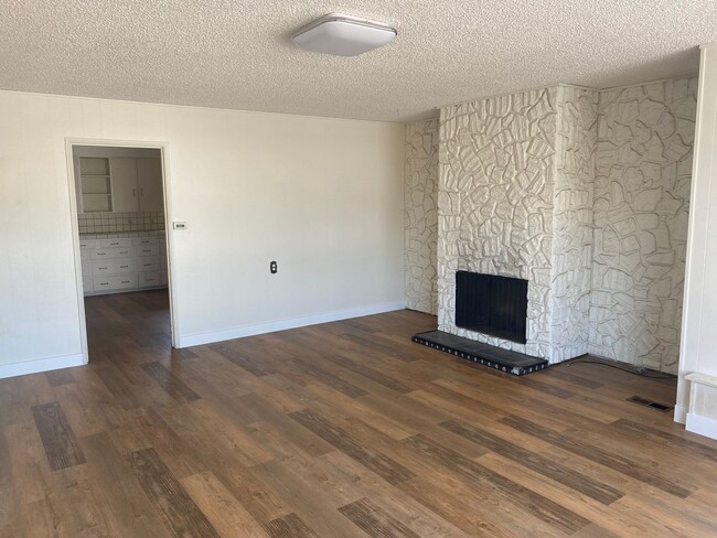 Building Photo - 944 Mesa St