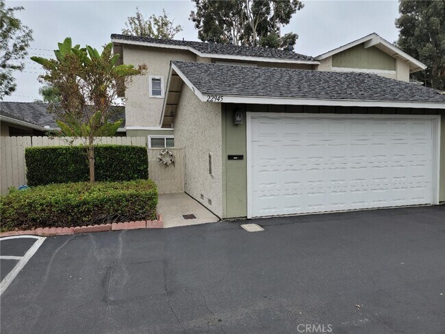 Primary Photo - 22945 Leo Ln