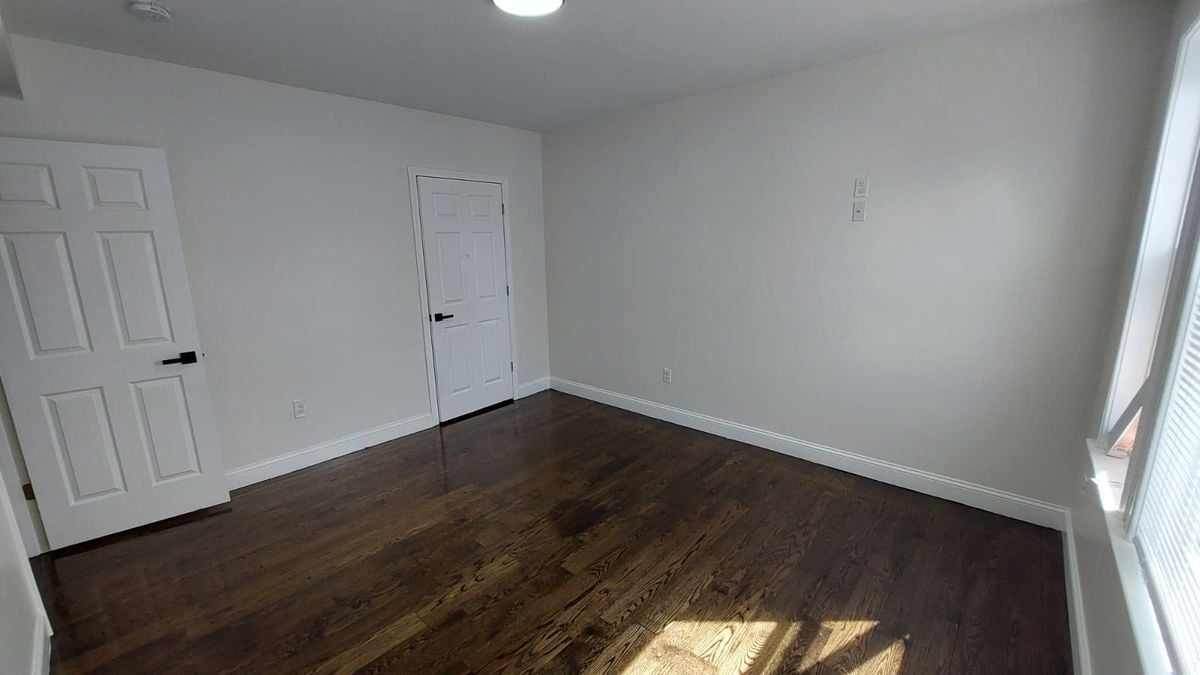 Building Photo - 69 Mora St