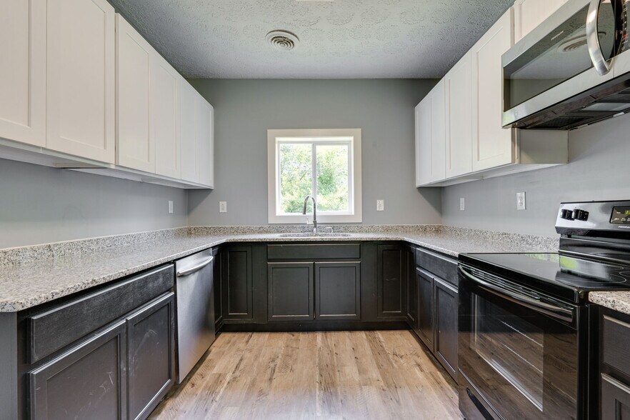 Building Photo - 279 Stones River Rd