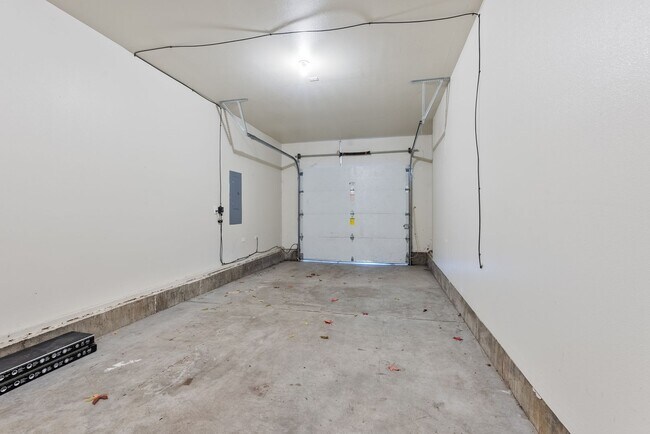 Building Photo - 4bed/2.5 Bath home - Available in SE Portland,