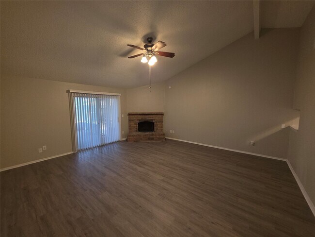 Building Photo - 21019 Western Valley Dr
