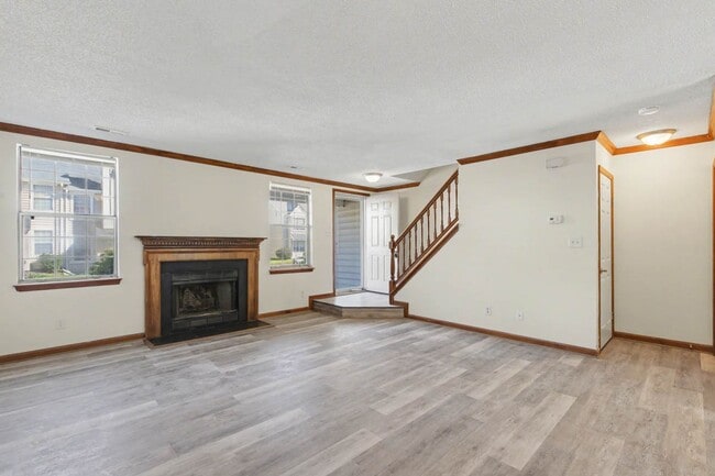 Building Photo - Updated 2BR Home Near Transit with Private Fenced Yard in Newport News