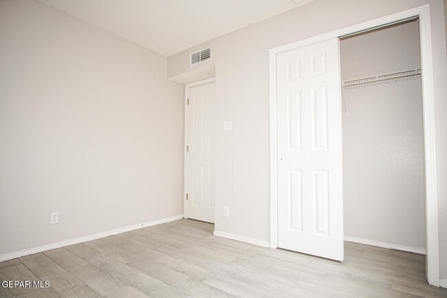 Building Photo - 3272 Garden Point Dr