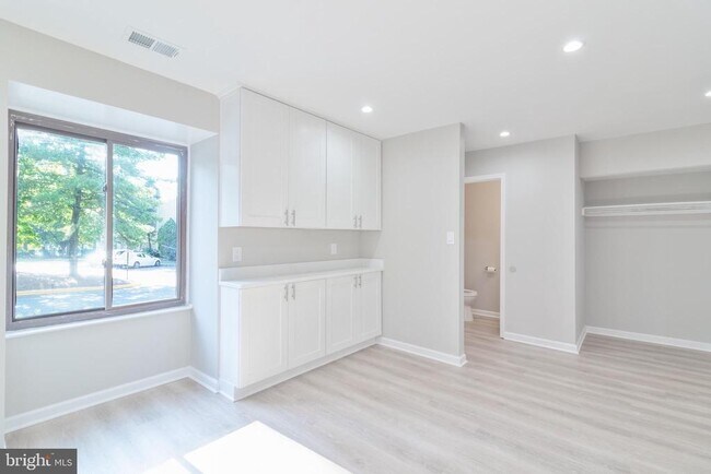 Building Photo - 8748 Ridge Hollow Ct