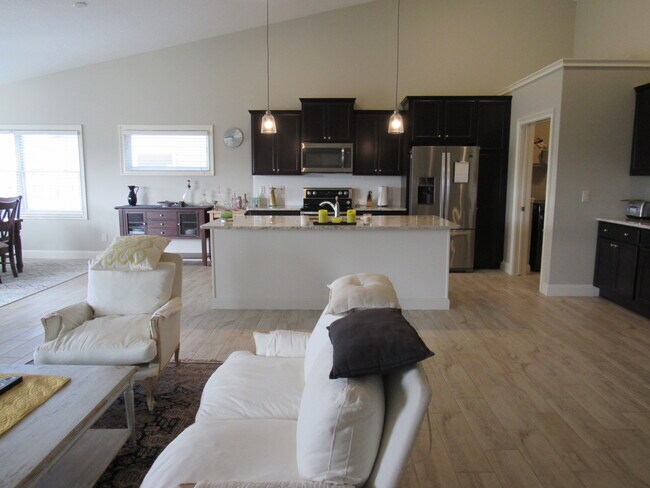 Building Photo - 3761 Deckard Dr