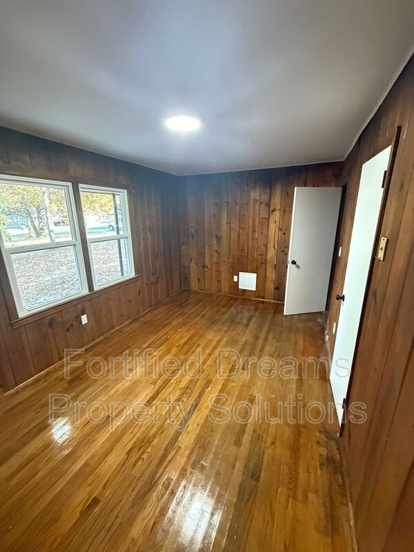 Building Photo - 908 Marsh St