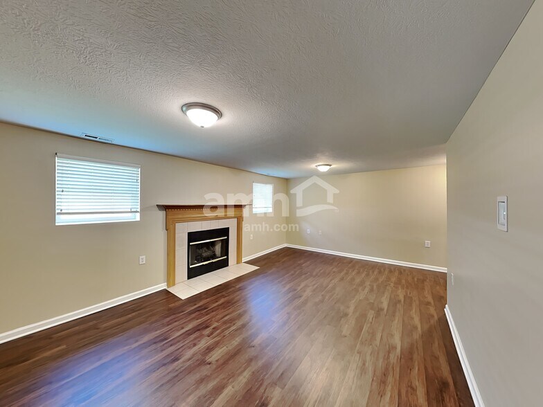 Building Photo - 5505 Dietrich Ave
