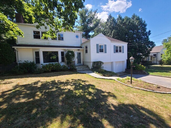 Building Photo - Scarsdale Rental Fully Updated 4 bedroom p...