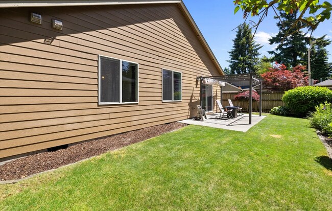 Building Photo - MUST SEE! Beautiful 3 Bedroom with Den, Ra...