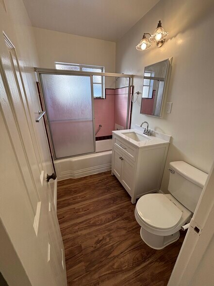 Building Photo - 4616 Kingswell Ave