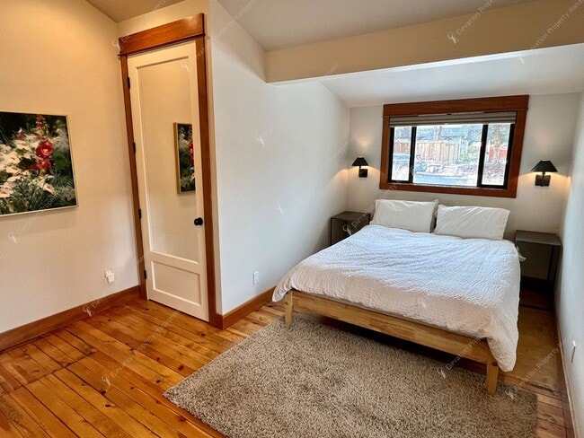 Building Photo - *Unfurnished* Charming, updated and walkable west side 3 BR + den/office