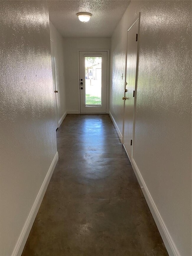 Building Photo - 2406 Broken Oak Dr
