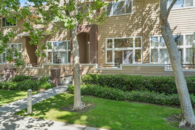 Building Photo - 548 Mill River Ln
