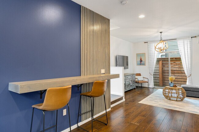 Building Photo - 913 10th Ave E