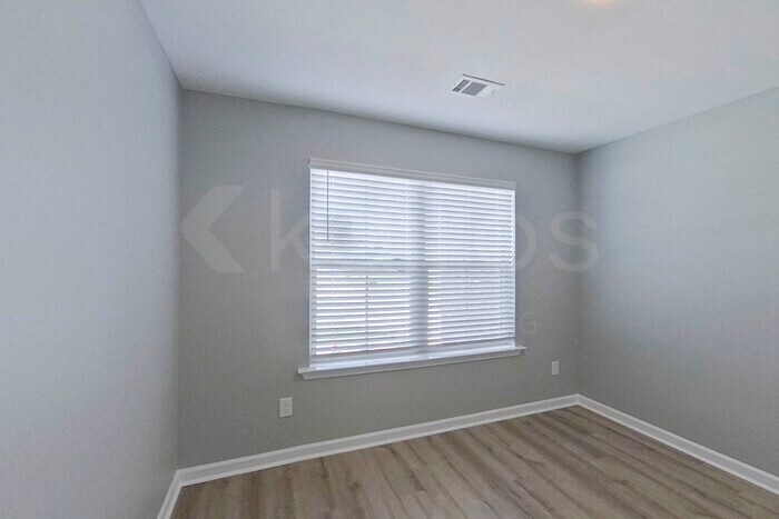 Building Photo - 395 Angela St