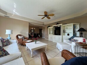 Building Photo - Furnished/Short Term Rental ** Available 9...