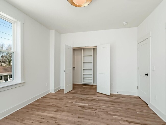 Building Photo - Custom 3 story home in the heart of Belmont/Optimist Park!