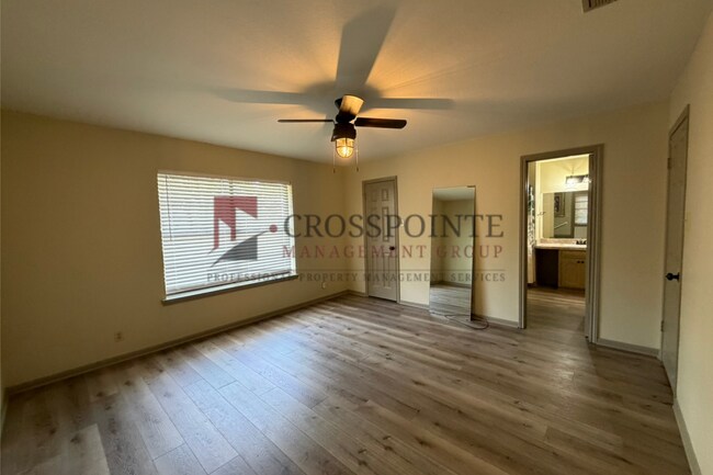 Building Photo - Almost Ready! 2 Bedroom 1 Bath ON Lake Palestine!