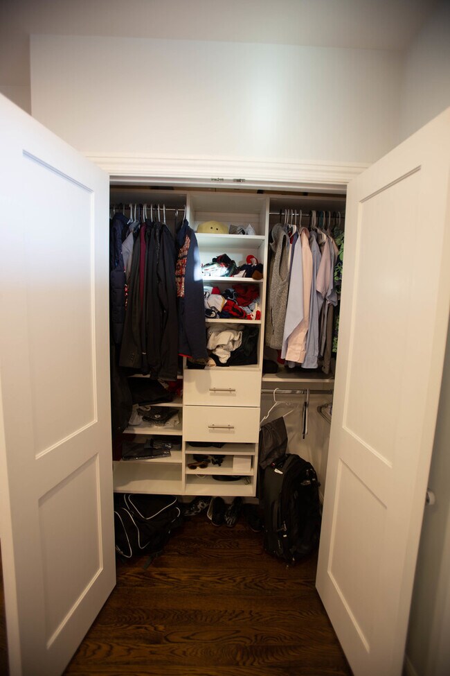 Building Photo - 843 W Fletcher St