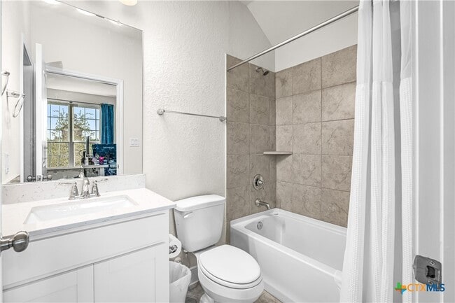 Building Photo - 2263 Bluewood St