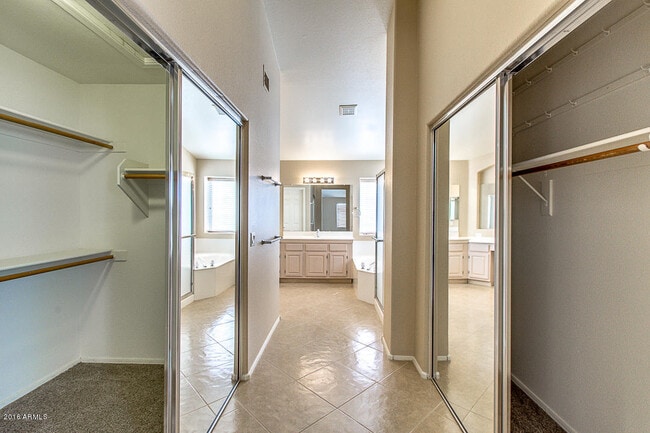 Building Photo - 5951 W Park Ave