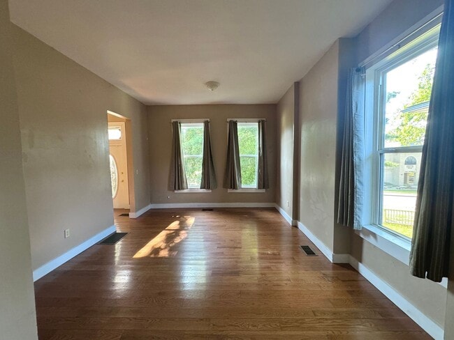 Building Photo - 6 Bedroom / 2 Bathroom House - NEXT TO SEMO's CAMPUS, LARGE YARD, INTERNET INCLUDED