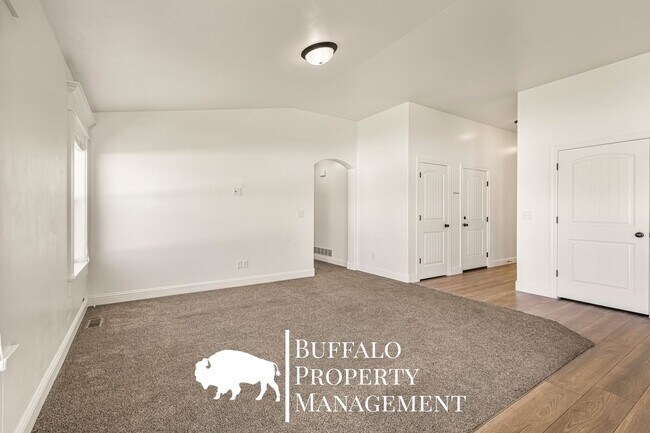 Building Photo - 4211 Roy Cir
