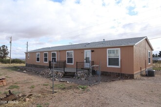 Building Photo - 5181 E Shirley Dr