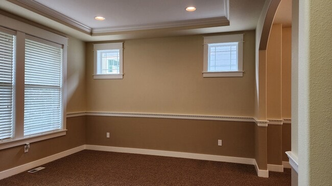 Building Photo - Beautiful Campus Glen 4-Bedroom!