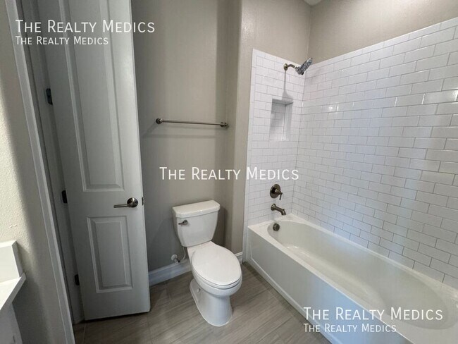 Building Photo - 4712 Lagona Ln