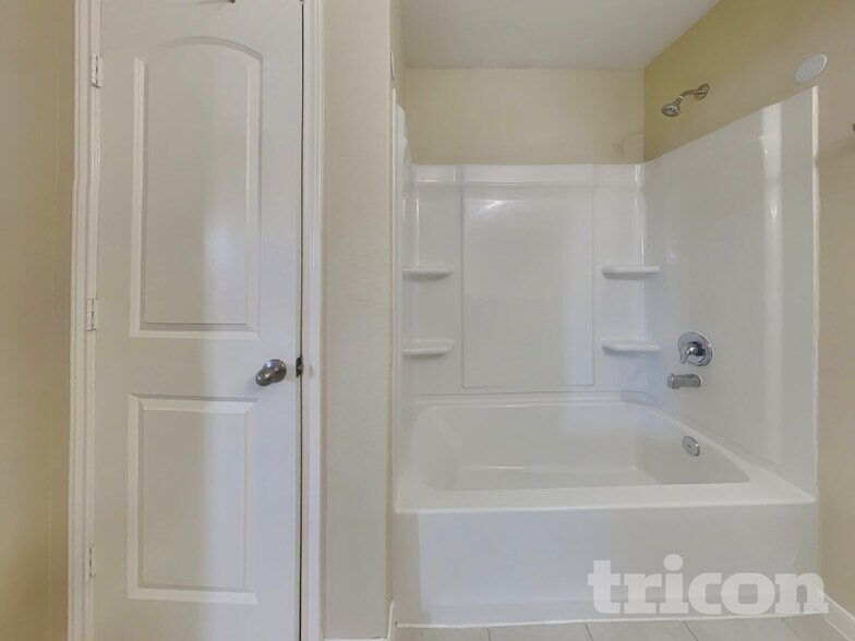 Building Photo - 628 Totem Trail Dr