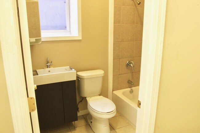 Building Photo - Beautifully Renovated 2 Bedroom 1 Bath SFD in Cherokee Arts District