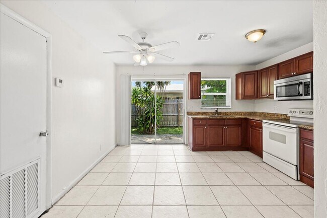 Building Photo - 143 W 28th St