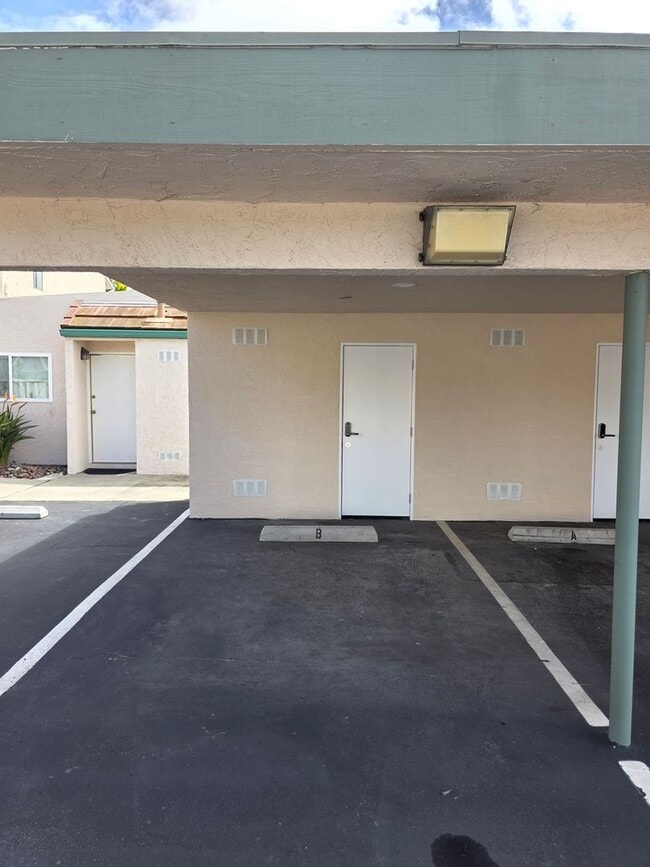 Building Photo - One month rental Fully furnished 1 bedroom...